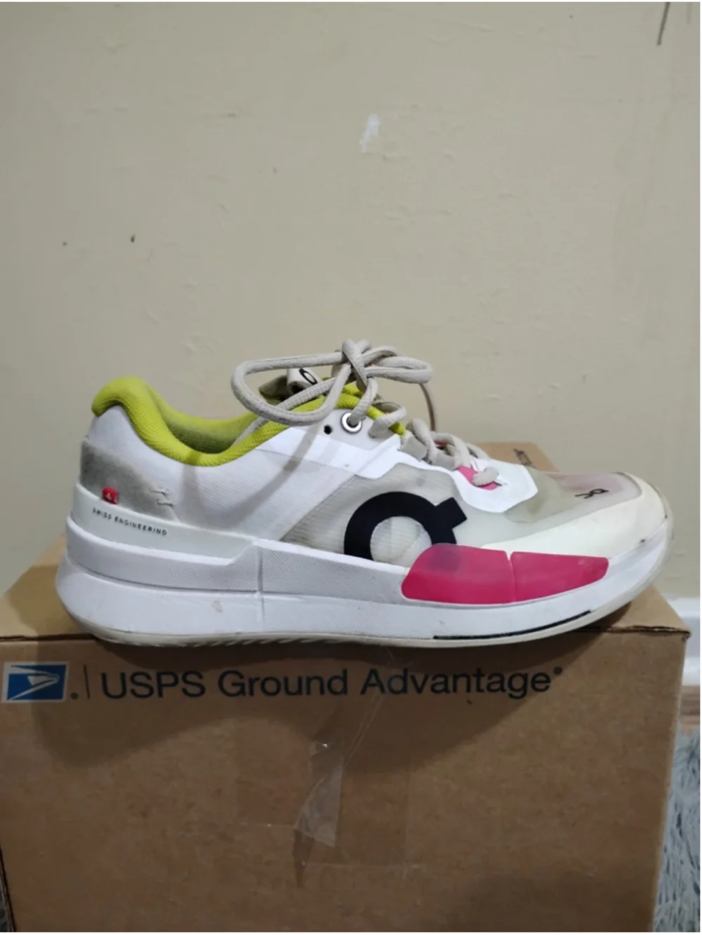 On Cloud The Roger Pro 2 Women's Size 7.5 White Pink Athletic Shoes